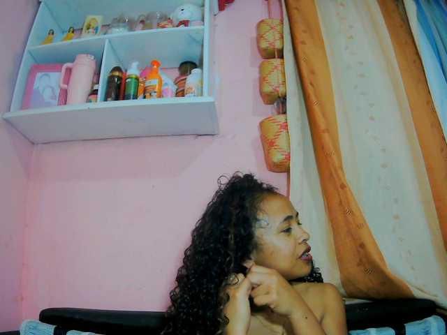prettygirls11 live cam on BongaCams