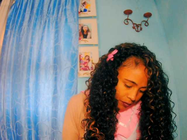 prettygirls11 live cam on BongaCams