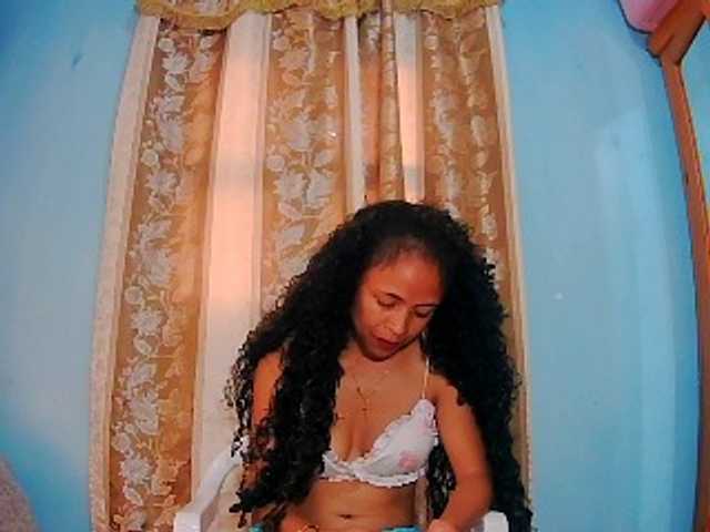 prettygirls11 live cam on BongaCams