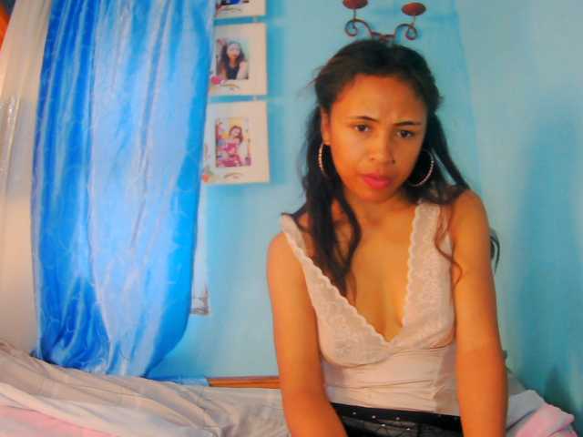 prettygirls11 live cam on BongaCams