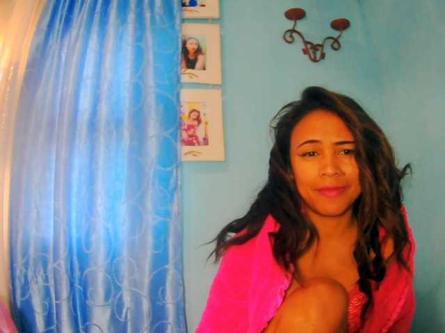 prettygirls11 live cam on BongaCams