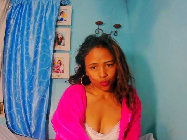prettygirls11 live cam on BongaCams