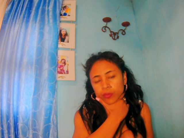 prettygirls11 live cam on BongaCams