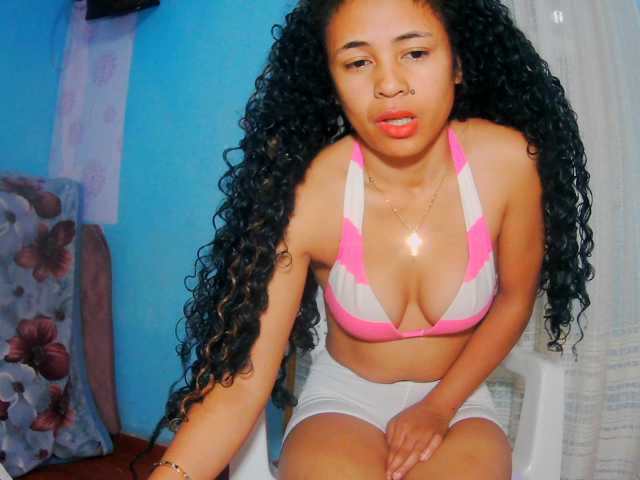 prettygirls11 live cam on BongaCams