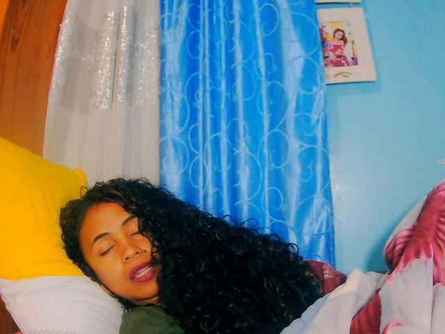 prettygirls11 live cam on BongaCams