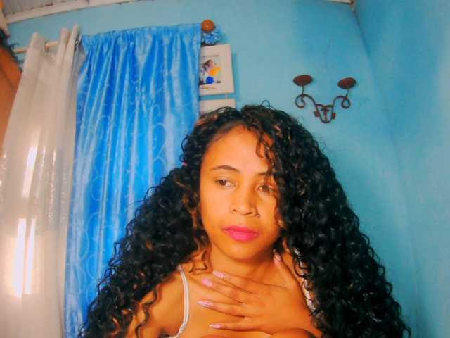 prettygirls11 live cam on BongaCams