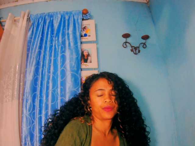 prettygirls11 live cam on BongaCams
