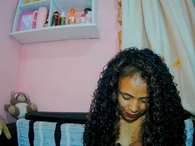 prettygirls11 live cam on BongaCams