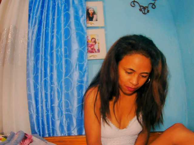 prettygirls11 live cam on BongaCams