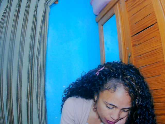 prettygirls11 live cam on BongaCams