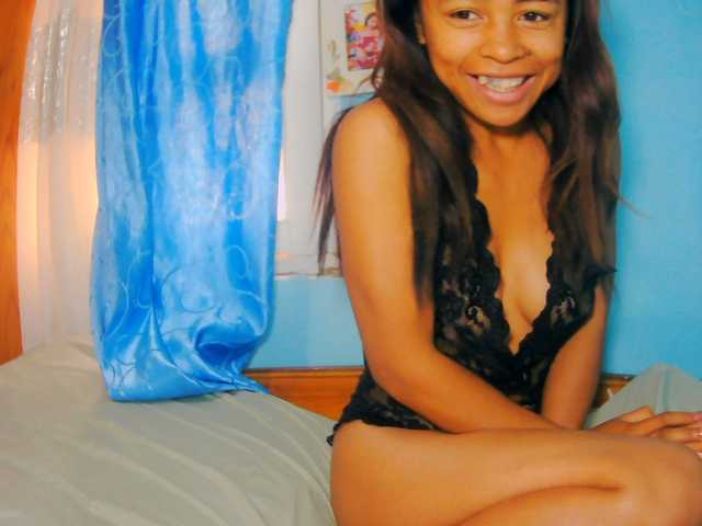 prettygirls11 live cam on BongaCams
