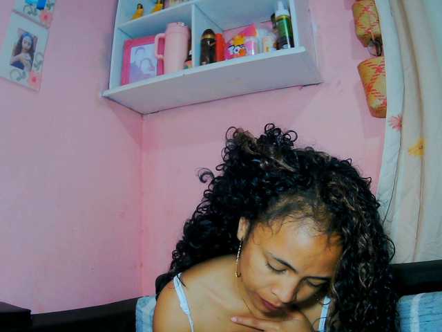 prettygirls11 live cam on BongaCams