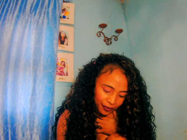 prettygirls11 live cam on BongaCams