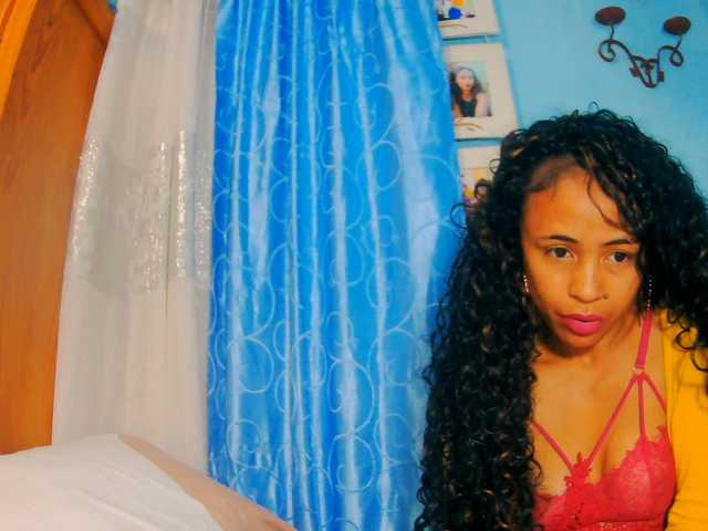 prettygirls11 live cam on BongaCams