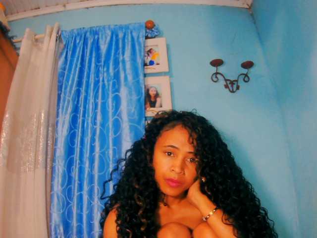 prettygirls11 live cam on BongaCams