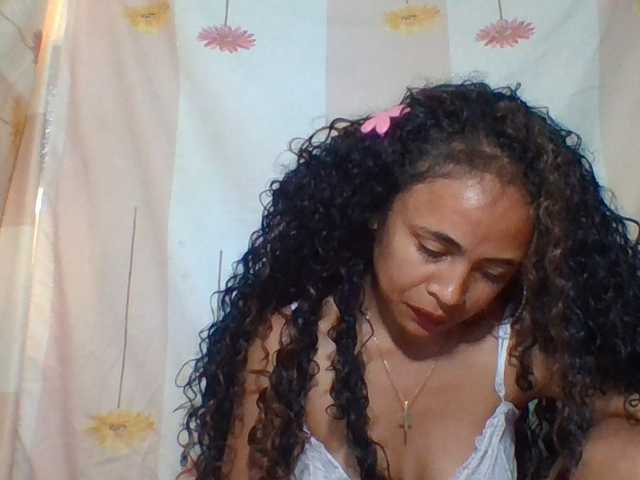 prettygirls11 live cam on BongaCams