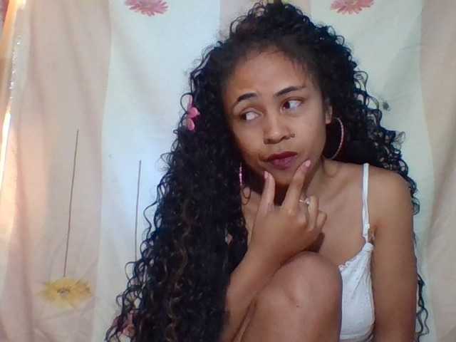 prettygirls11 live cam on BongaCams