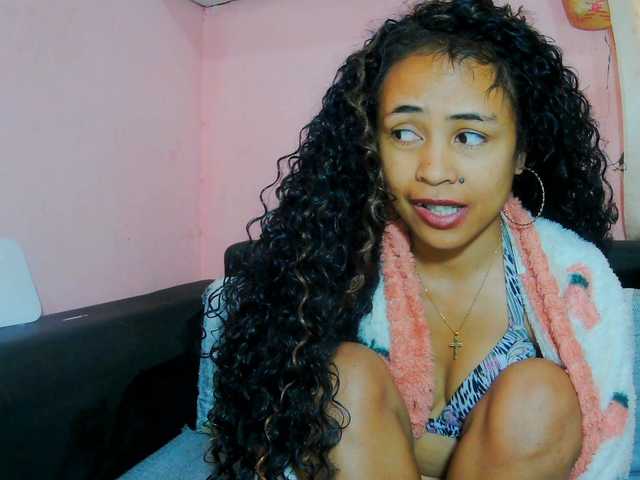 prettygirls11 live cam on BongaCams