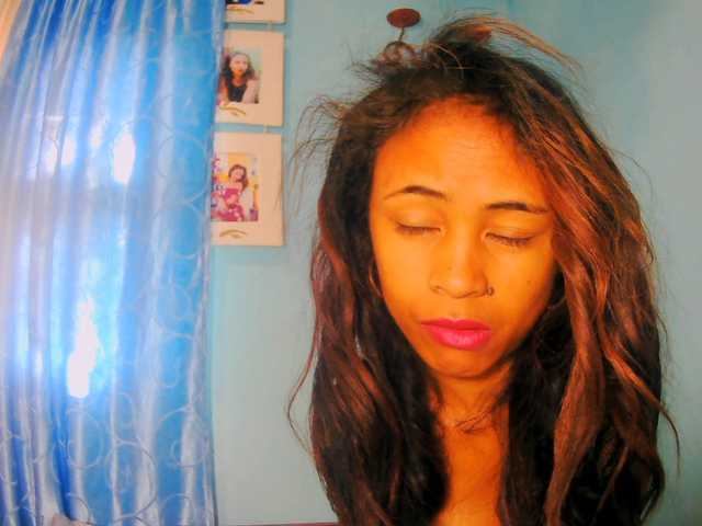 prettygirls11 live cam on BongaCams