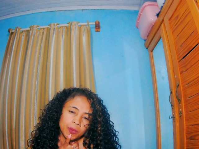 prettygirls11 live cam on BongaCams