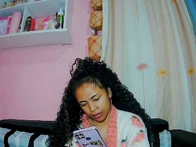 prettygirls11 live cam on BongaCams