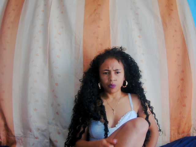 prettygirls11 live cam on BongaCams