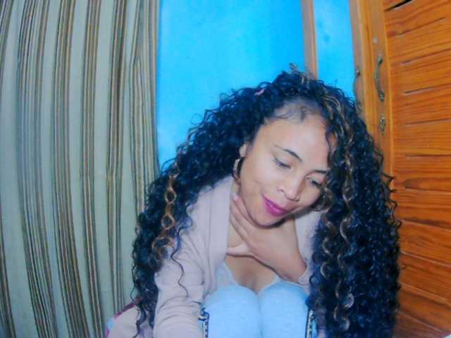 prettygirls11 live cam on BongaCams