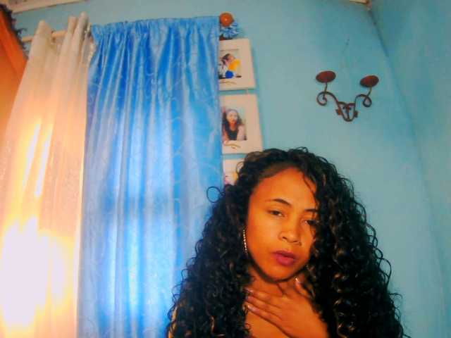 prettygirls11 live cam on BongaCams