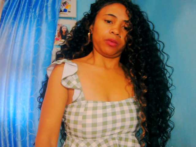 prettygirls11 live cam on BongaCams