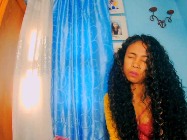 prettygirls11 live cam on BongaCams