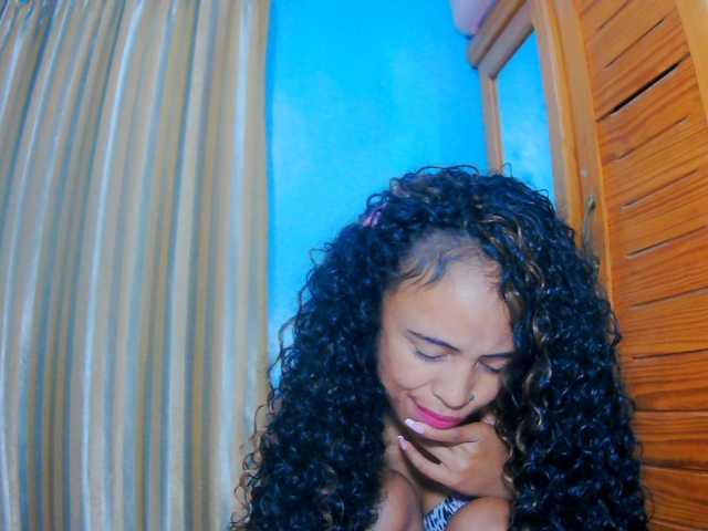 prettygirls11 live cam on BongaCams