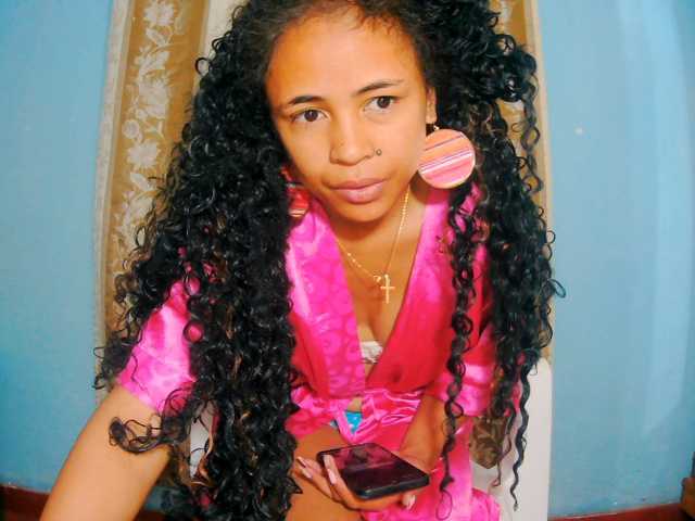 prettygirls11 live cam on BongaCams