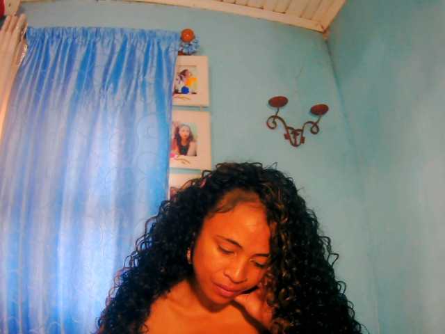 prettygirls11 live cam on BongaCams