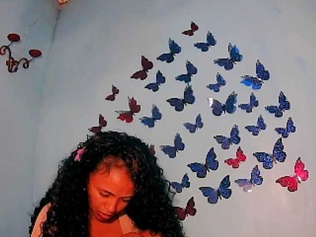prettygirls11 live cam on BongaCams