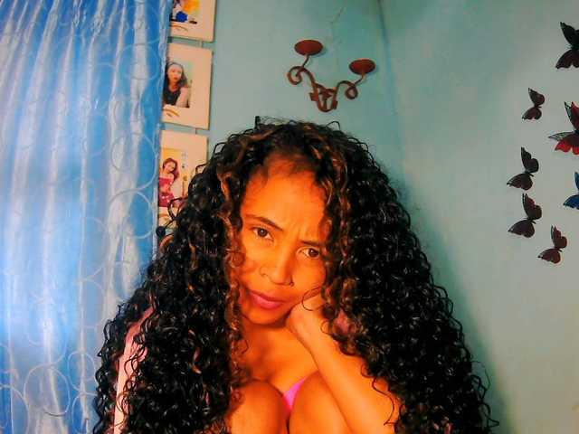 prettygirls11 live cam on BongaCams