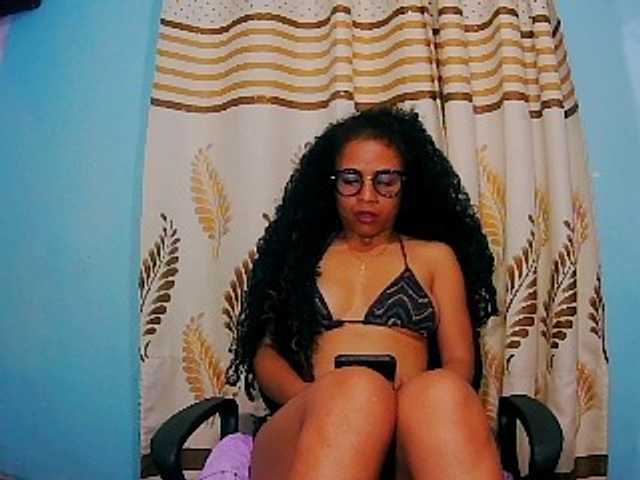 prettygirls11 live cam on BongaCams