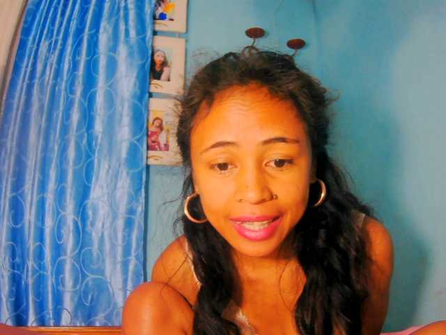 prettygirls11 live cam on BongaCams