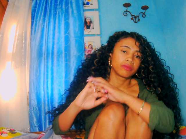 prettygirls11 live cam on BongaCams