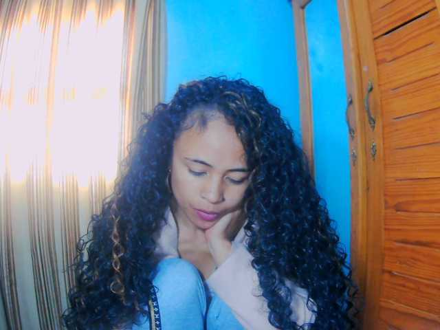 prettygirls11 live cam on BongaCams