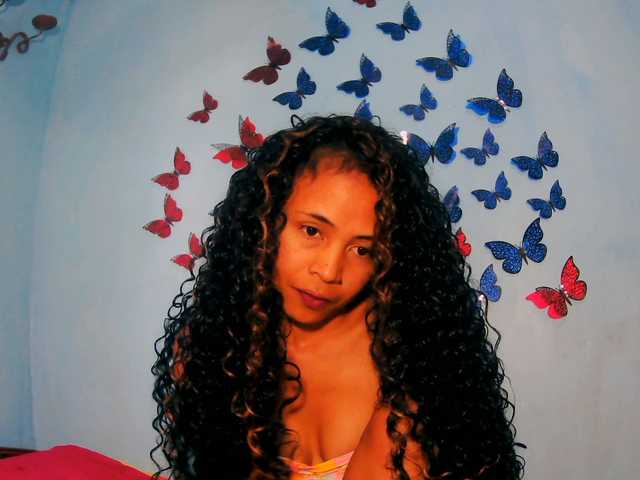 prettygirls11 live cam on BongaCams