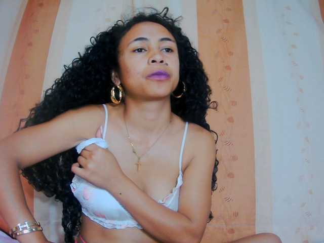 prettygirls11 live cam on BongaCams