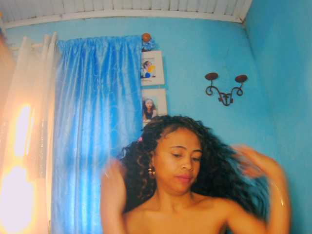 prettygirls11 live cam on BongaCams