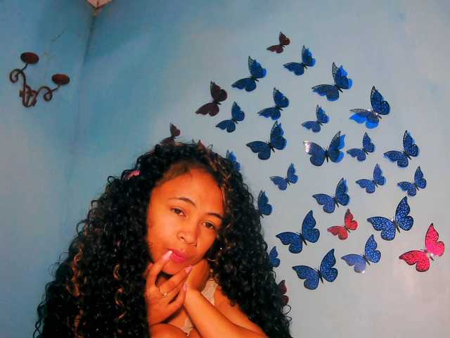 prettygirls11 live cam on BongaCams