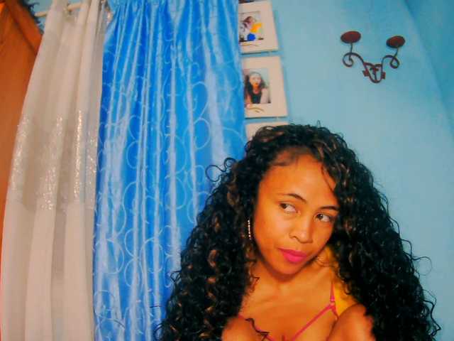prettygirls11 live cam on BongaCams