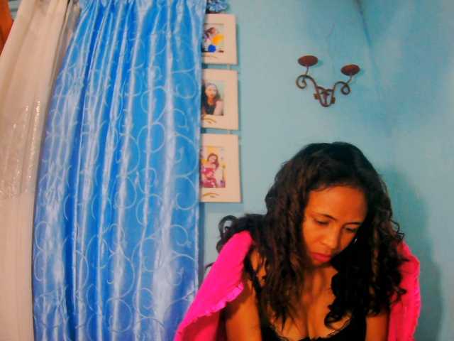 prettygirls11 live cam on BongaCams