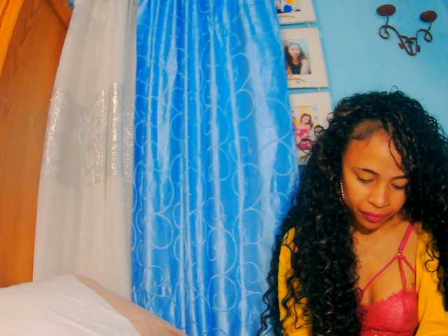 prettygirls11 live cam on BongaCams