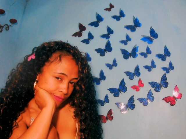 prettygirls11 live cam on BongaCams