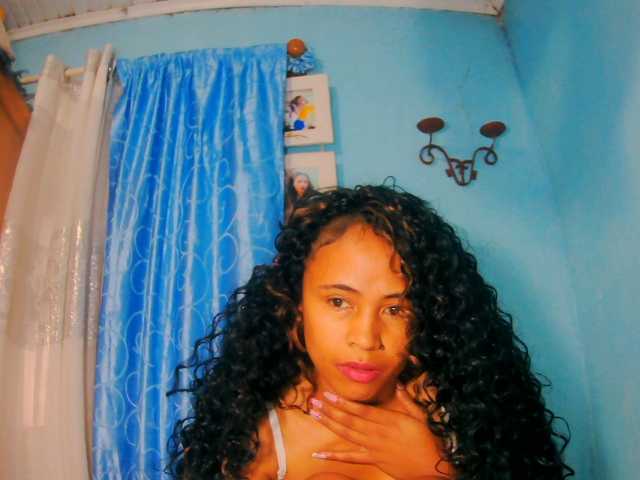 prettygirls11 live cam on BongaCams