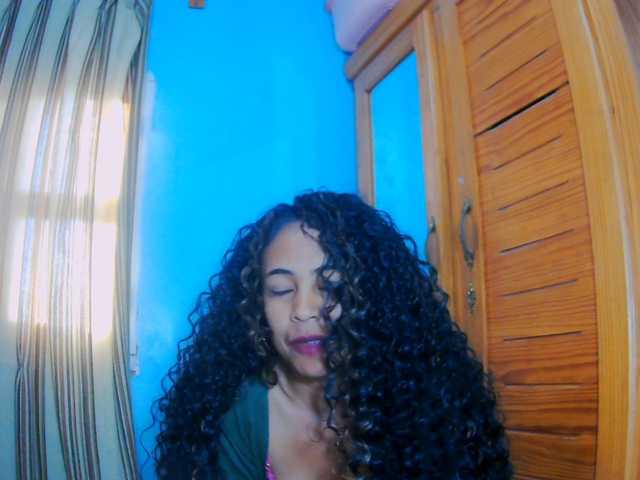 prettygirls11 live cam on BongaCams