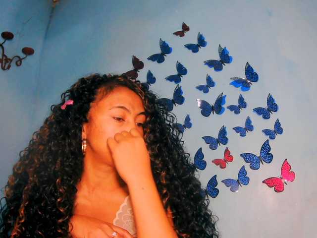 prettygirls11 live cam on BongaCams